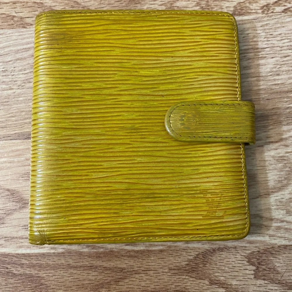 Louis Vuitton Yellow Epi Leather Bifold Wallet -MI0979